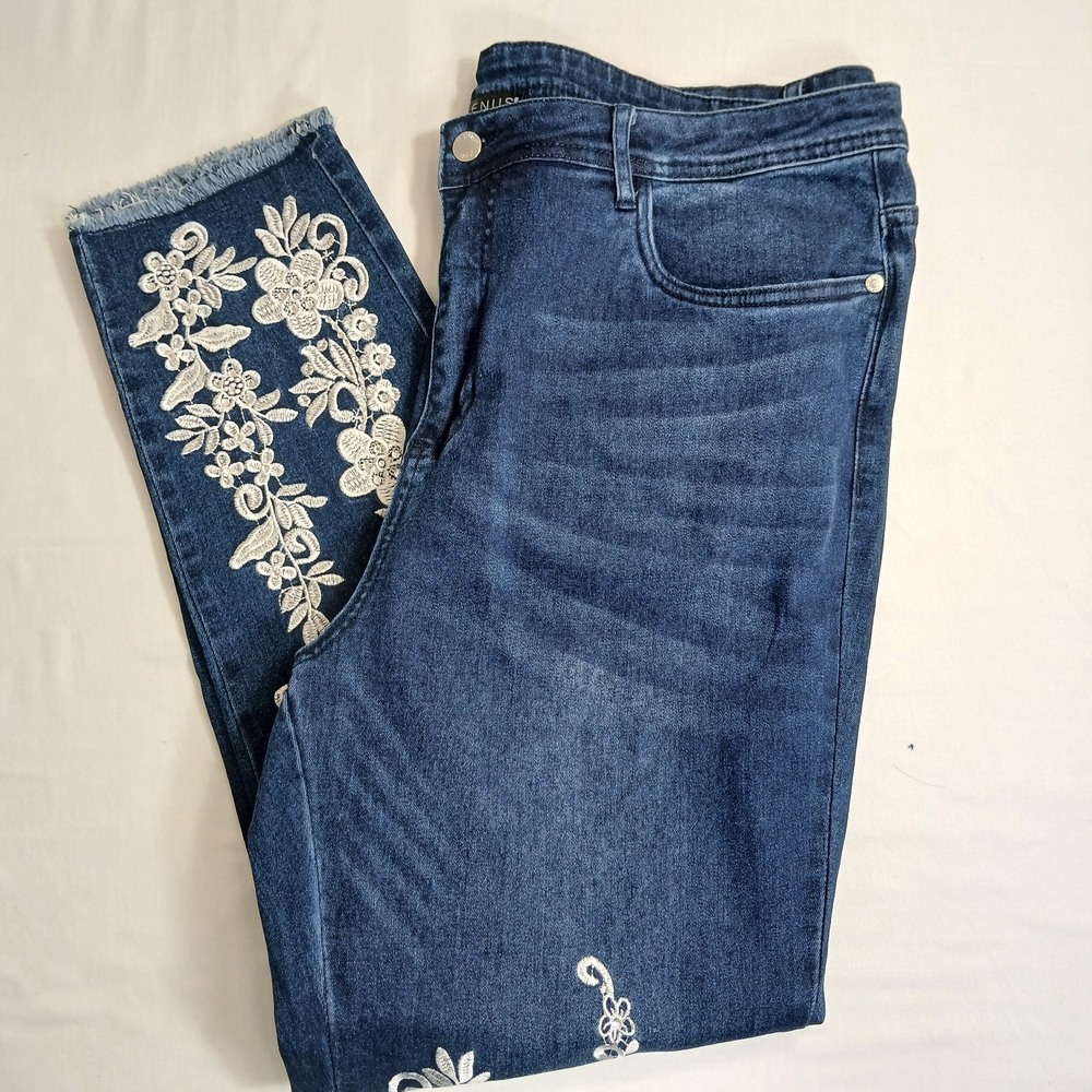 NWOT Venus Embroidered Blue Denim Jeans Women's Size 22